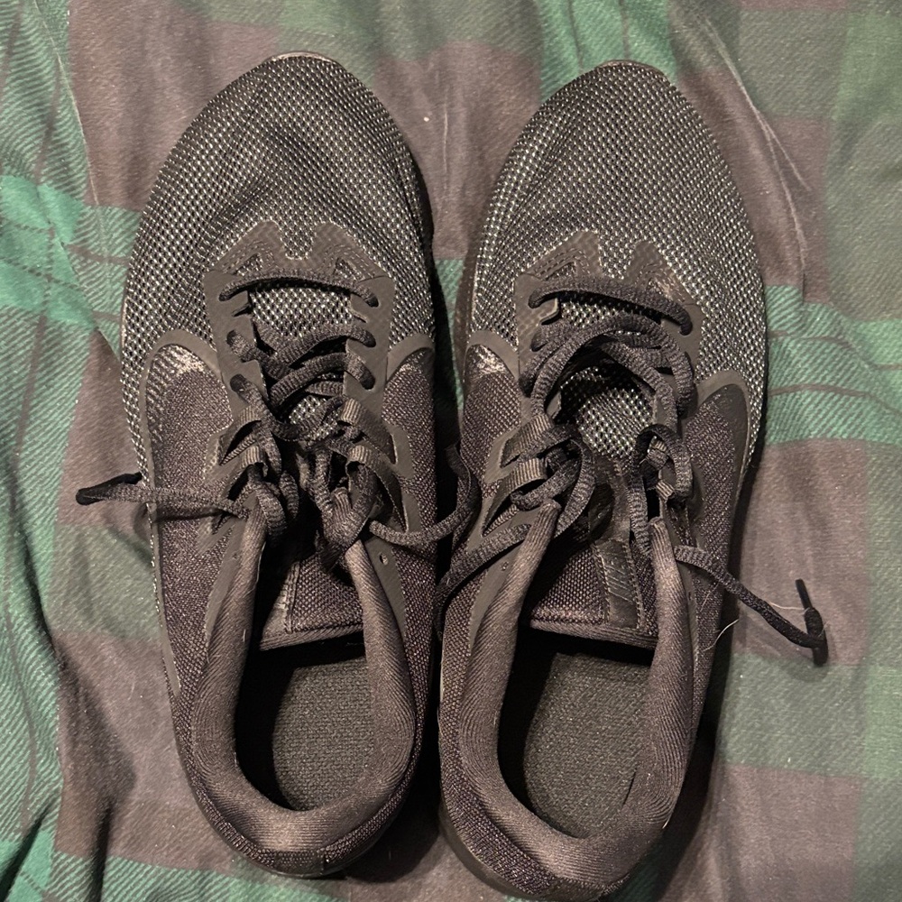 Men's Black Nike Sneakers 9.5